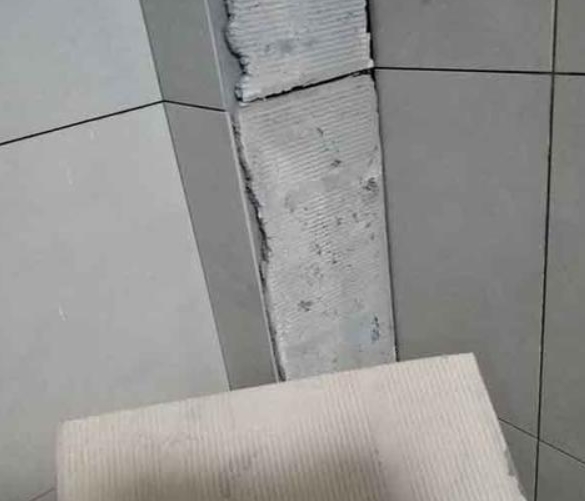嘉禾瓷砖空鼓维修公司分享下厨房瓷砖脱落的补救措施。